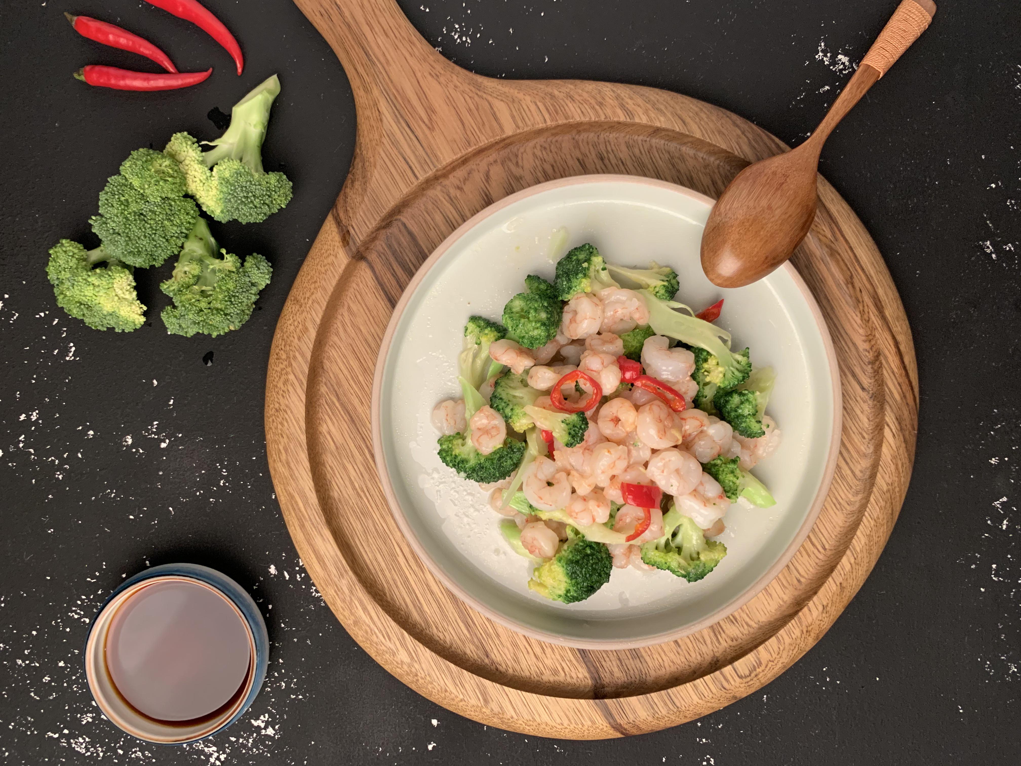 Orecchiette with broccoli and prawns