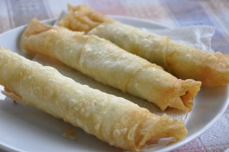 Sigara Böreği (Rollitos de queso turco)
